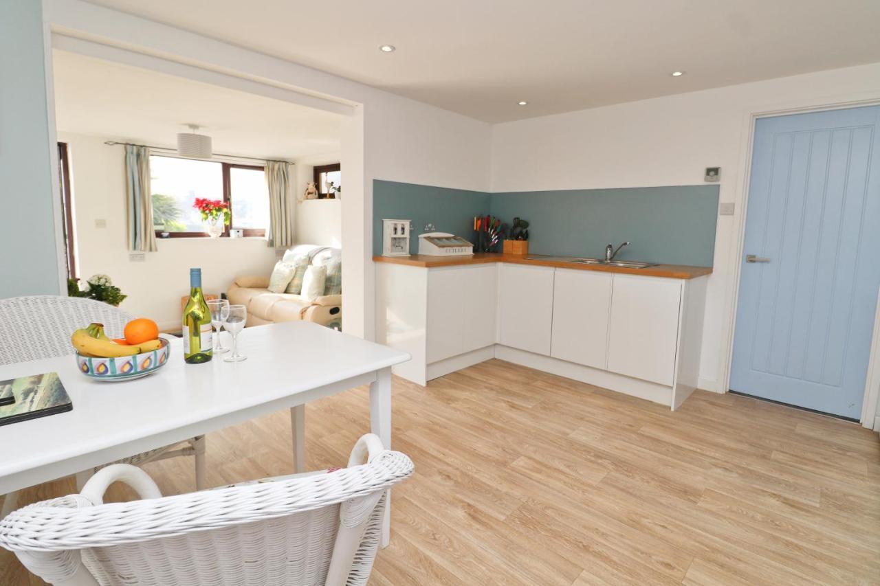 Seaside Apartment New Quay エクステリア 写真