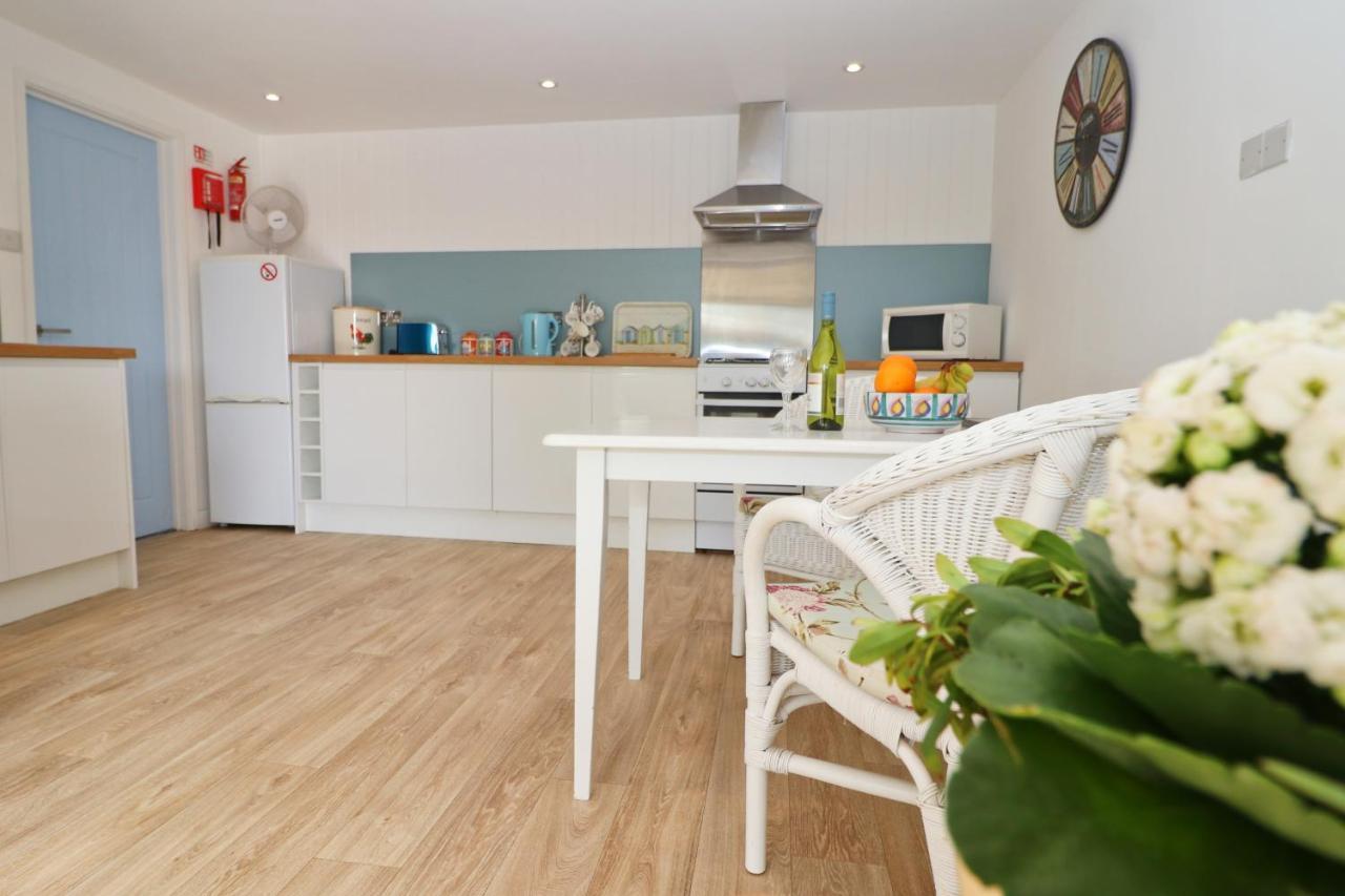 Seaside Apartment New Quay エクステリア 写真