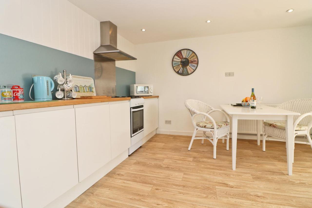 Seaside Apartment New Quay エクステリア 写真