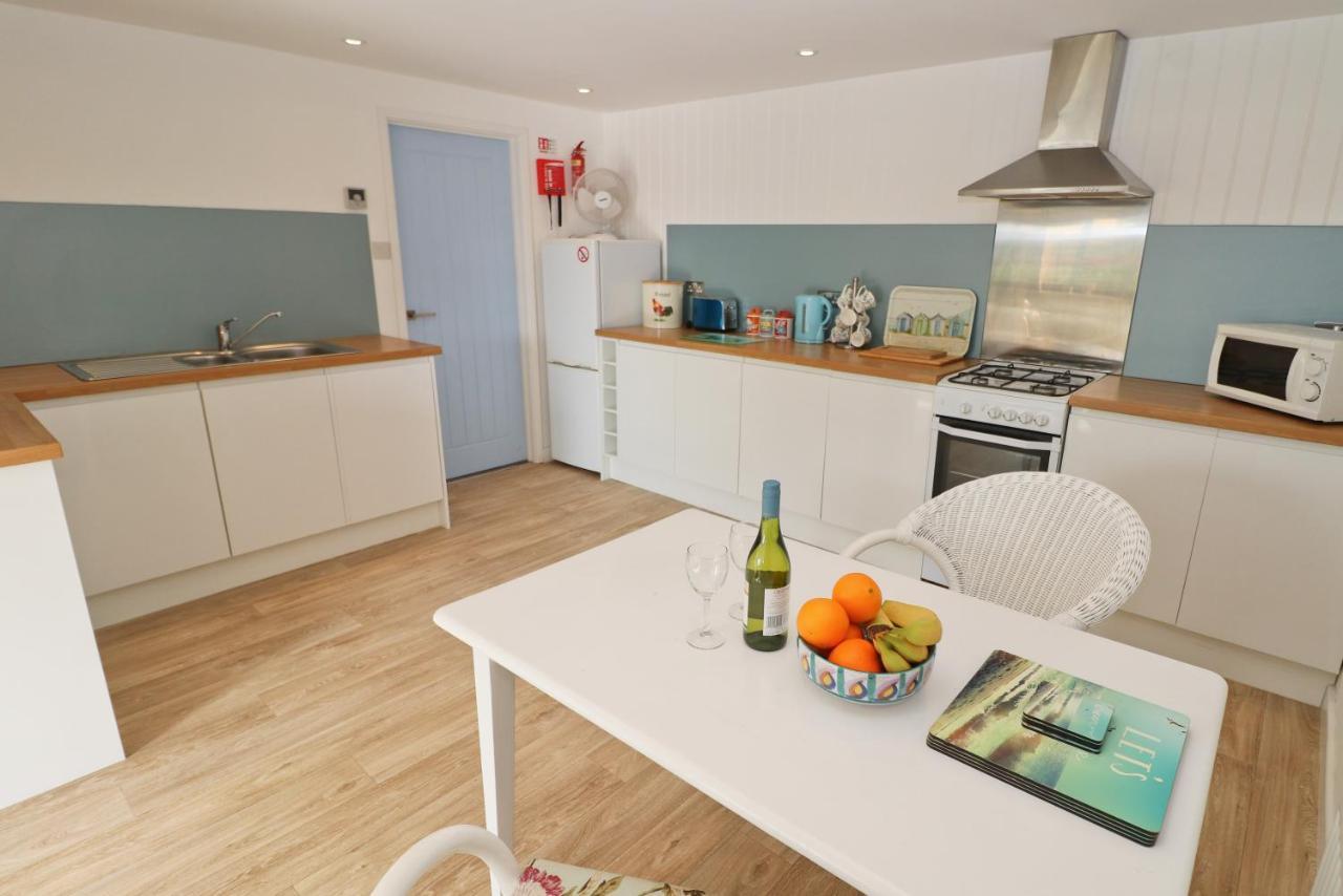 Seaside Apartment New Quay エクステリア 写真