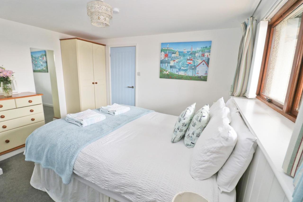 Seaside Apartment New Quay エクステリア 写真