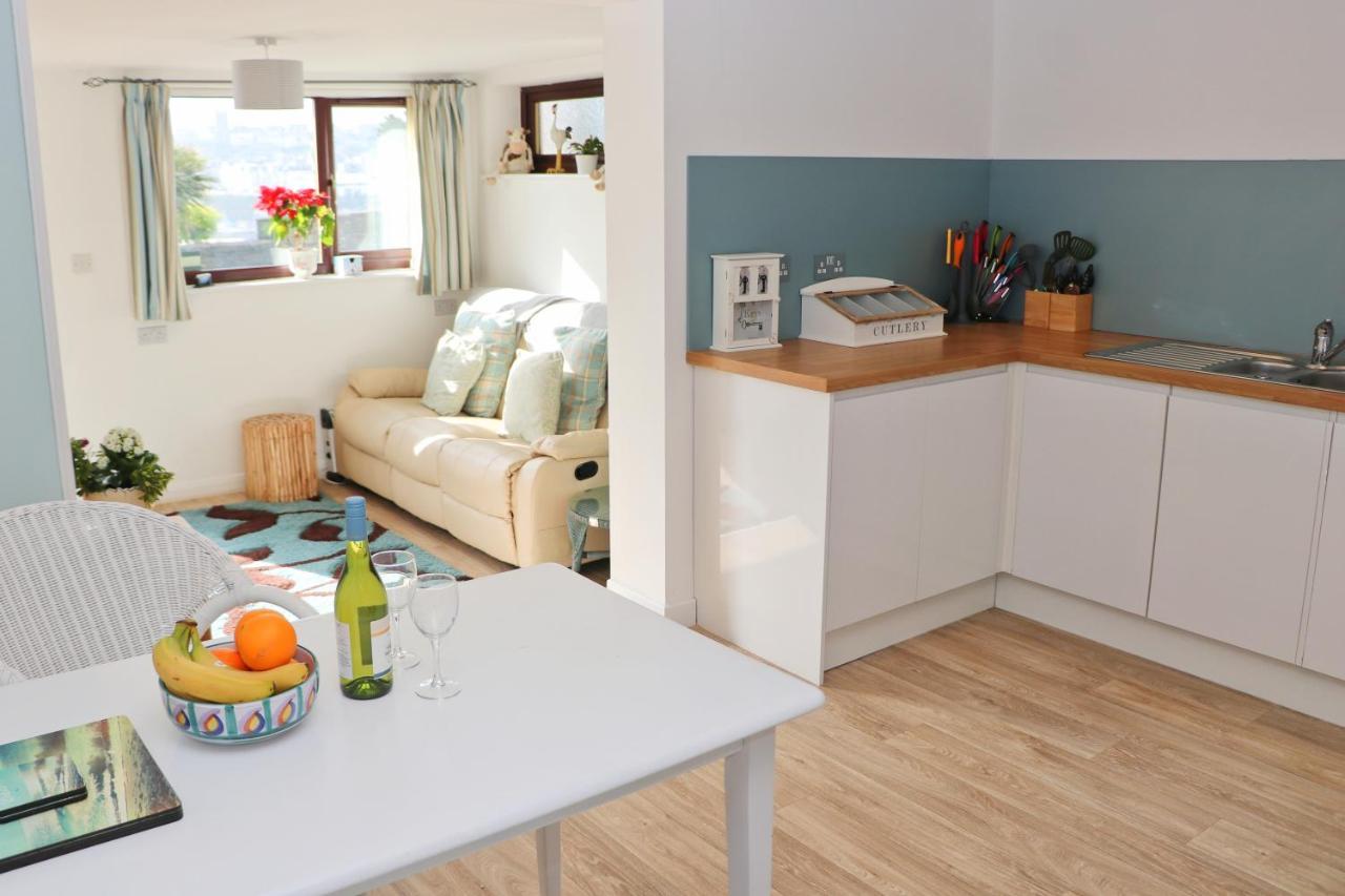 Seaside Apartment New Quay エクステリア 写真